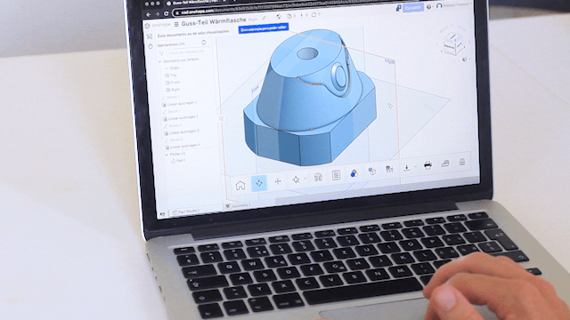 3D Modell eines Wärmeflasche-Gussteils auf einem Laptop