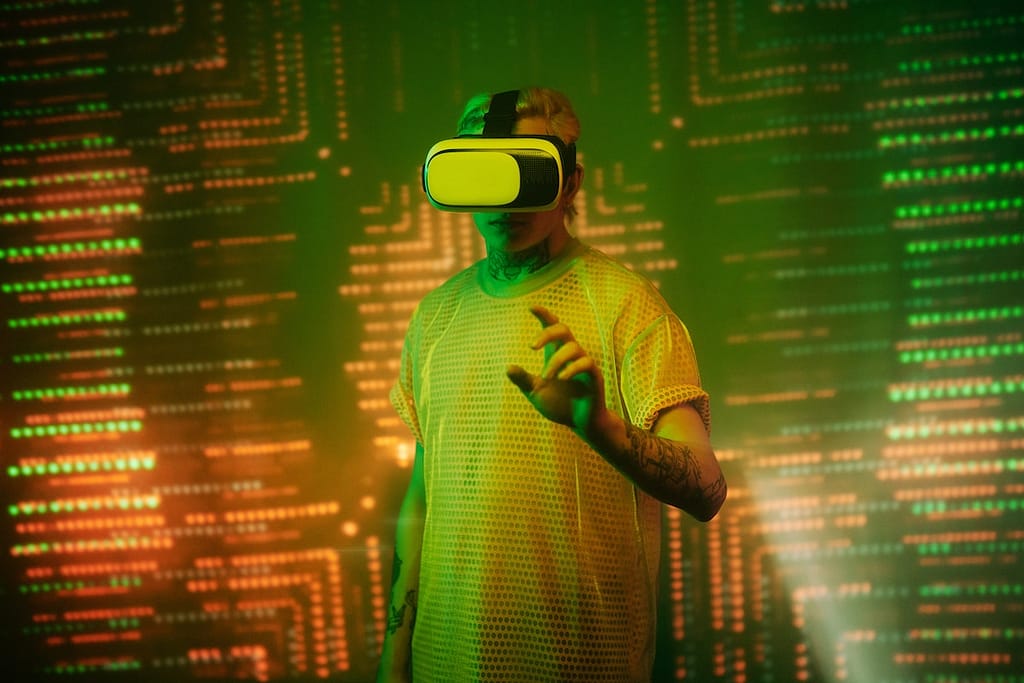 Symbolbild für das Metaverse, in dem eine Person eine VR-Brille trägt